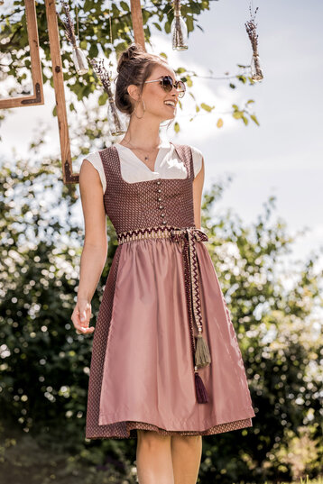 marjo_dirndl-gr-2-linda_bluse-gy-2-lidwina-doro