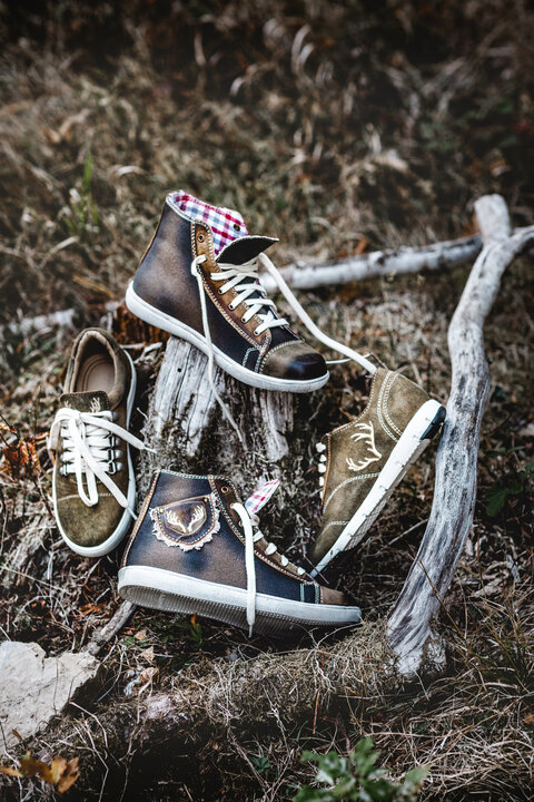 Eine gro&szlig;e Aushwahl an Trachtenschuhen finden Sie im Trachten Shop Zell, zum beispiel Haferlschuhe, trachtenstiefel, Trachtenboots, Lederschuhe oder sportliche Trachtensneaker