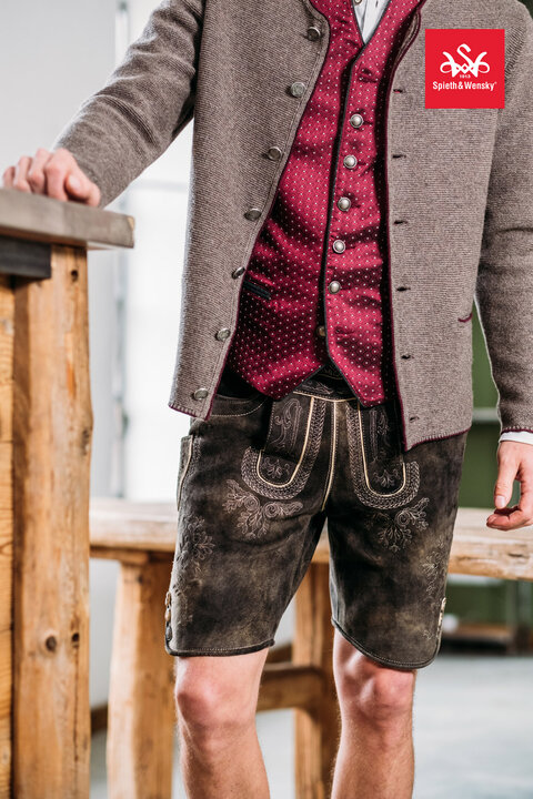 Schicke Trachtenwesten sind perfekt in der kombination mit Trachtenjanker und Lederhosen