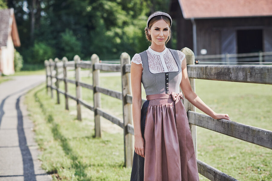 Viele verschiedene Lange Dirndl im Trachten Shop zell g&uuml;nstig kaufen