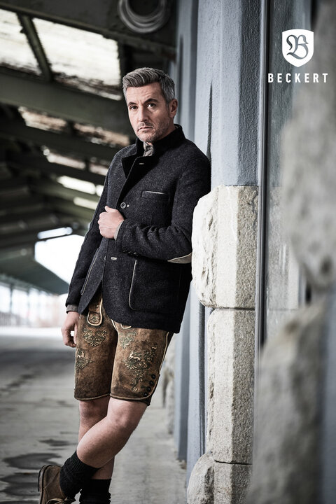 Schicke Trachenjanker lassen sich perfekt zur kurzen lederhose oder auch im Alltag kombinieren