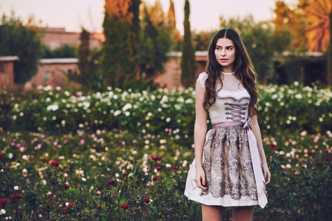 Zartes Dirndl perfekt f&uuml;r Trachtenhochzeiten oder schicke Oktoberfeste. 