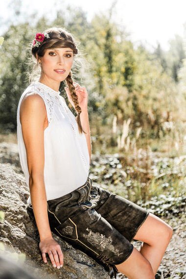 Damen Lederhosen im Trachten Shop Zell