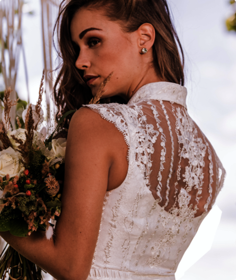 Eine gro&szlig;e Auswahl an wundersch&ouml;nen Brautdirndl, von klassischem wei&szlig;en Brautdirndl bis zum farbigen Festtagsdirndl, finden Sie im Trachten Shop Zell