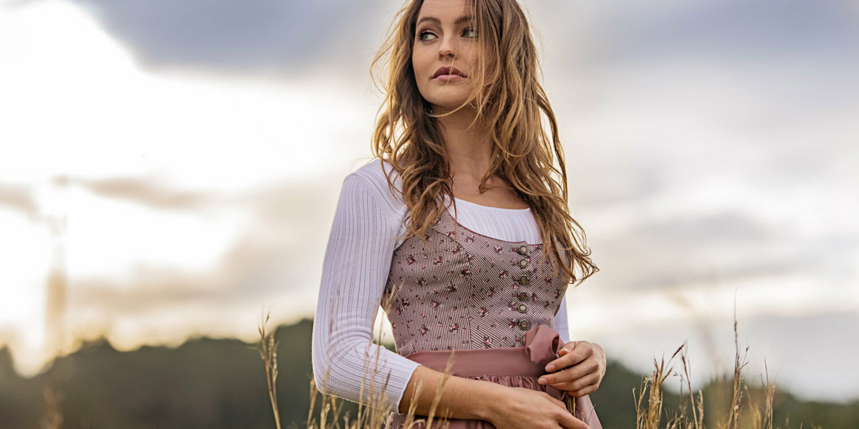 marjo_dirndl-gr-1-konstanze_body-gr-1-candia-strick-dreiviertel_2