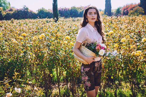 Lederhose mit Blumenstickerei der Firma Kr&uuml;ger Dirndl