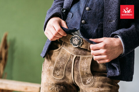 Trachtenjanker und Weste gehen hervorragend zur kurzen Lederhose mir schickem Trachteng&uuml;rtel