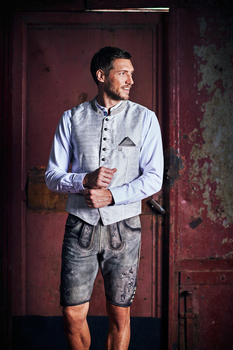 Diese und viele weitere Lederhosen g&uuml;nstig kaufen im trachten shop Zell