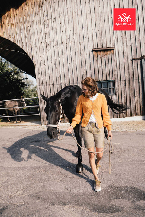 trachtenschuhe f&uuml;r Damen, herren und Kinder im Trachten Shop Zell g&uuml;nstig kaufen