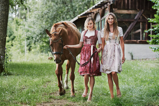 Midi Dirndl von vielen Marken g&uuml;nstig kaufen im Trachten Shop Zell