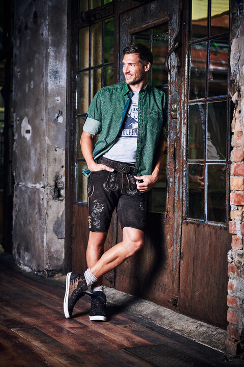 Diese und viele weitere Lederhosen g&uuml;nstig kaufen im trachten shop Zell