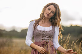 marjo_dirndl-gr-1-konstanze_body-gr-1-candia-strick-dreiviertel_1