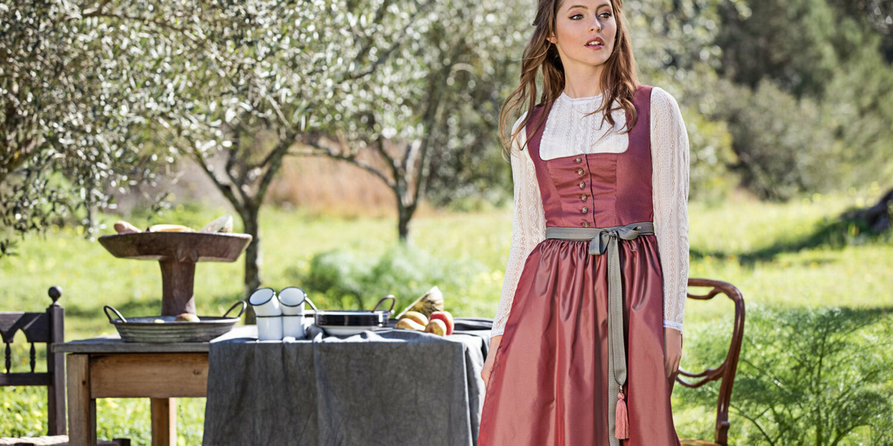 G&uuml;nstige Dirndl k&ouml;nnen Sie bei uns f&uuml;r Ihr Verein oder Ihre Servicekr&auml;fte kaufen.  