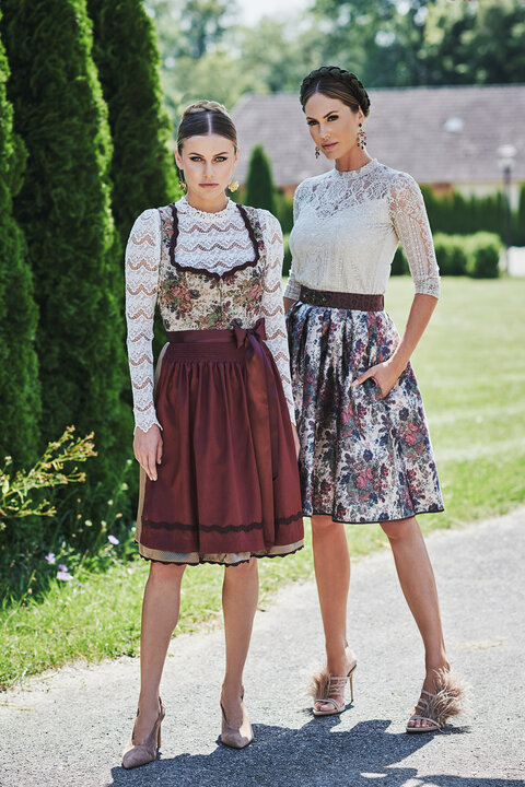 Traditionelle Dirndl im modernen Look kombiniert mit Hochgeschlossene Dirndlblusen machen den Look perfekt